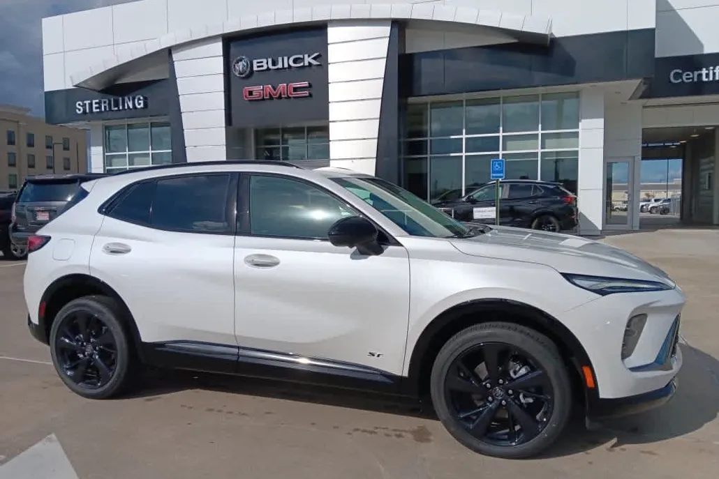 2025 Buick Envision Sport Touring photo 1