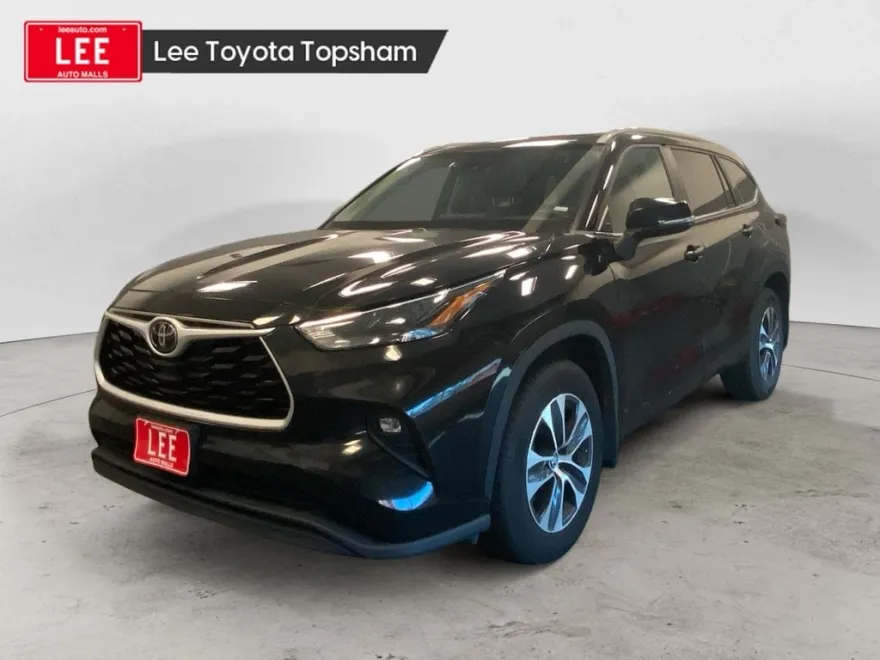 2023 Toyota Highlander XLE photo 1