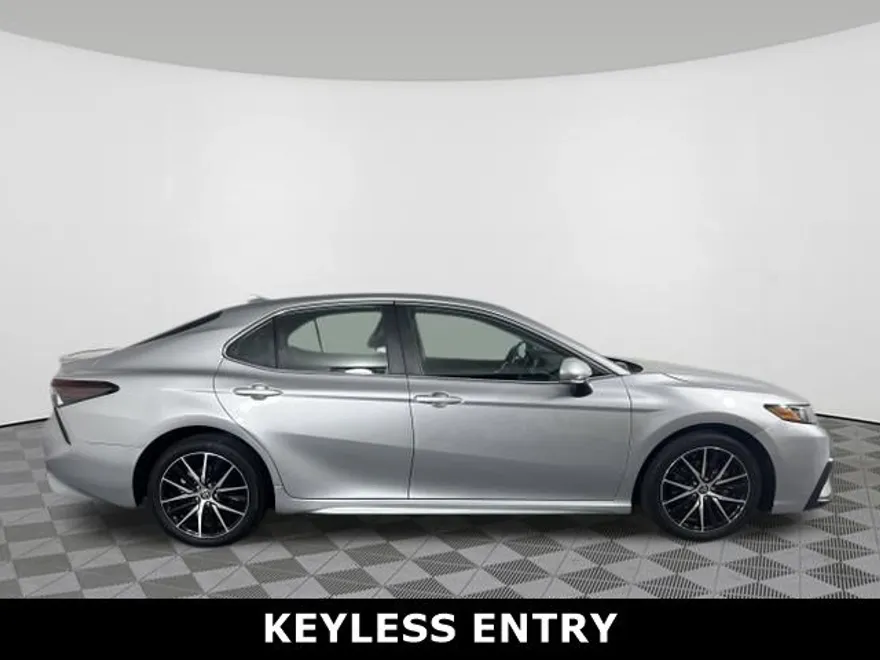 2024 Toyota Camry SE photo 1