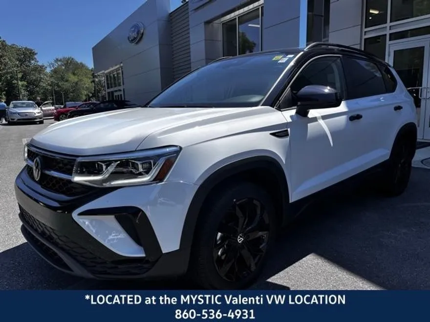 2024 Volkswagen Taos SE photo 1