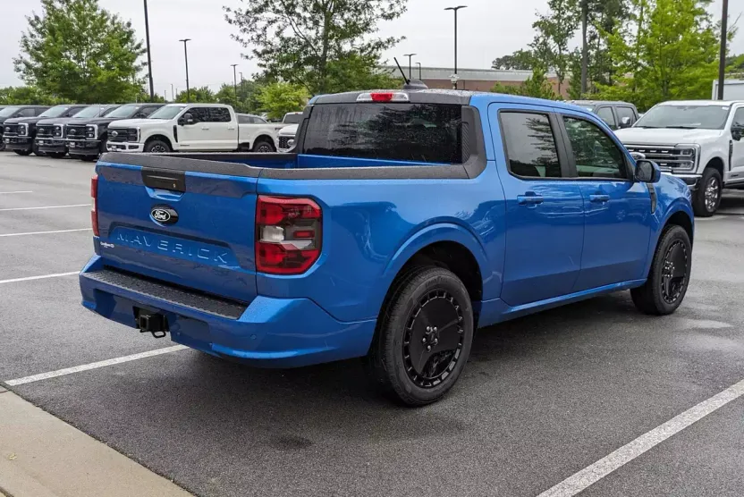 2025 Ford Maverick photo 1