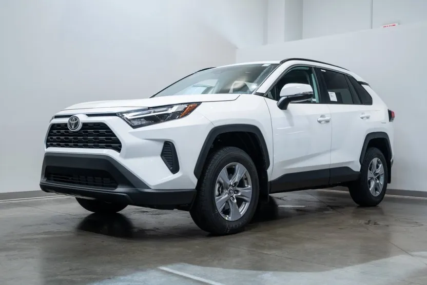 2025 Toyota RAV4 XLE photo 1