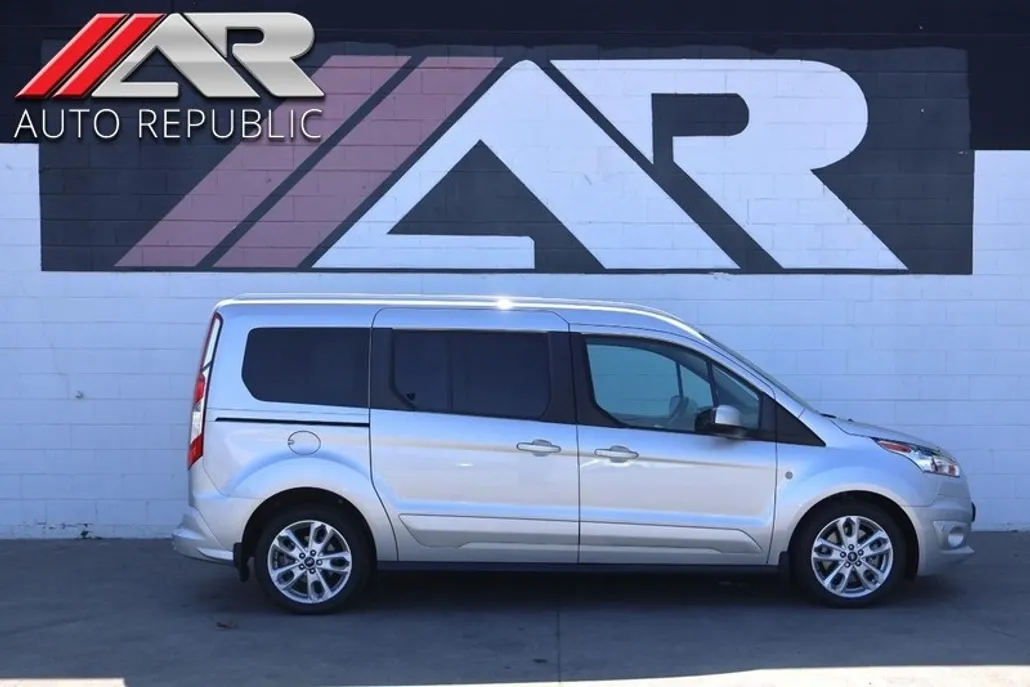 2017 Ford Transit Titanium photo 1