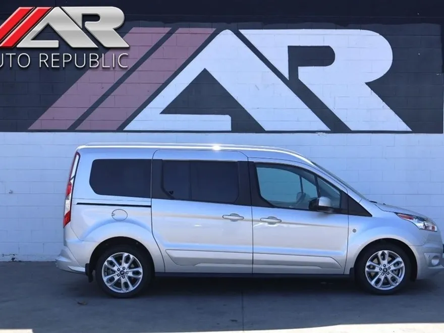 2017 Ford Transit Titanium photo 1