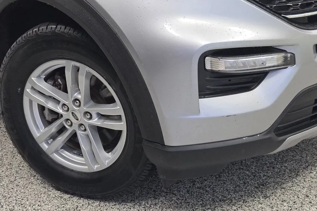 2023 Ford Explorer XLT photo 1