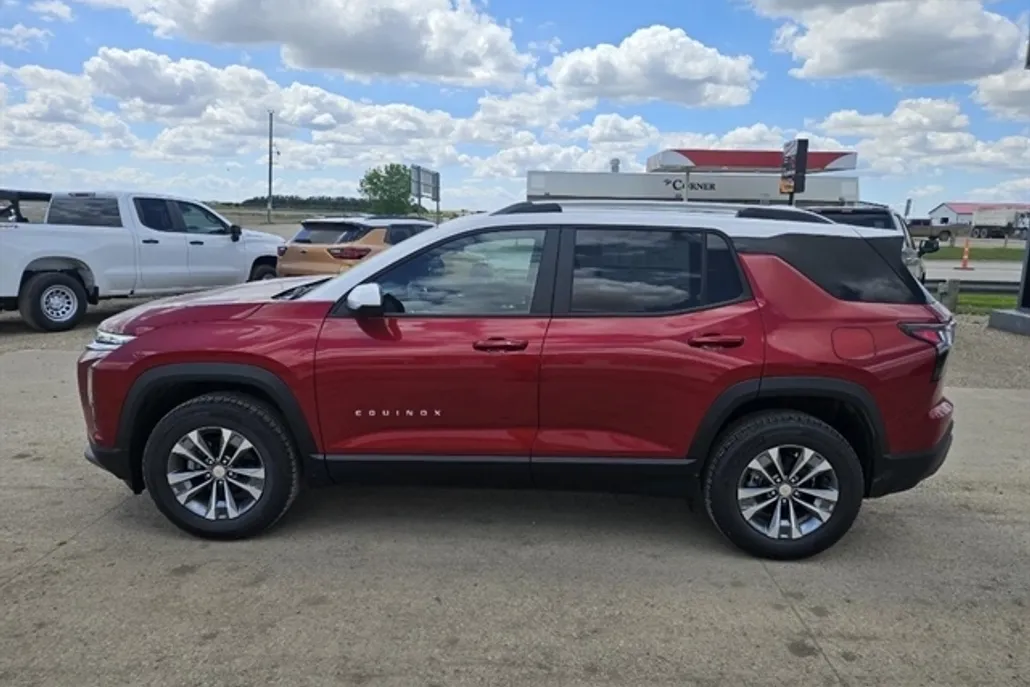 2025 Chevrolet Equinox LT photo 1