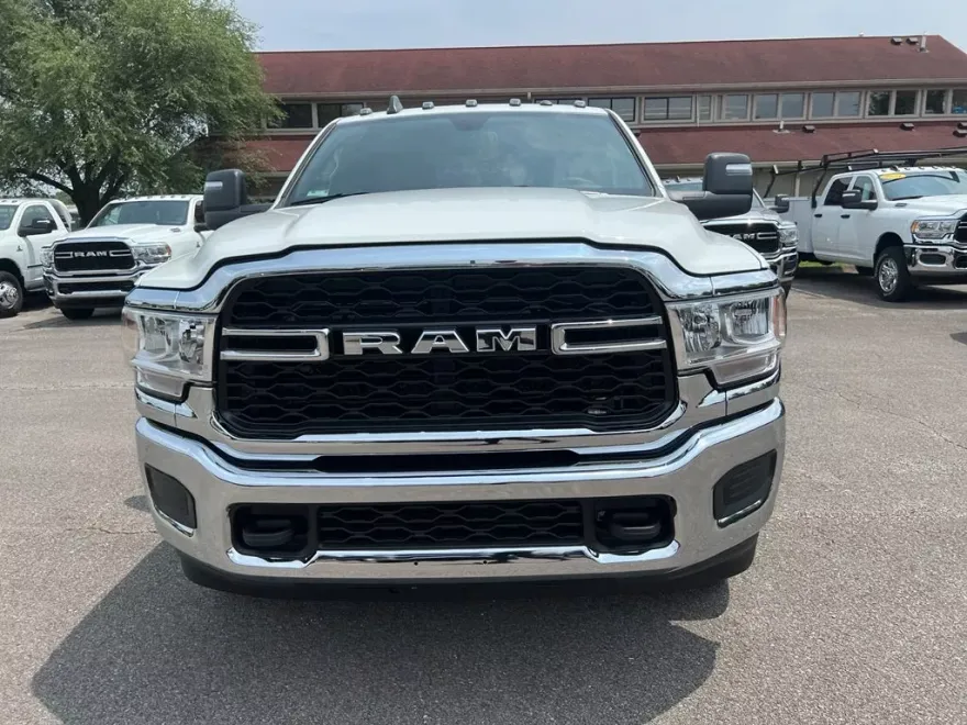 2024 Ram 3500 Tradesman photo 2