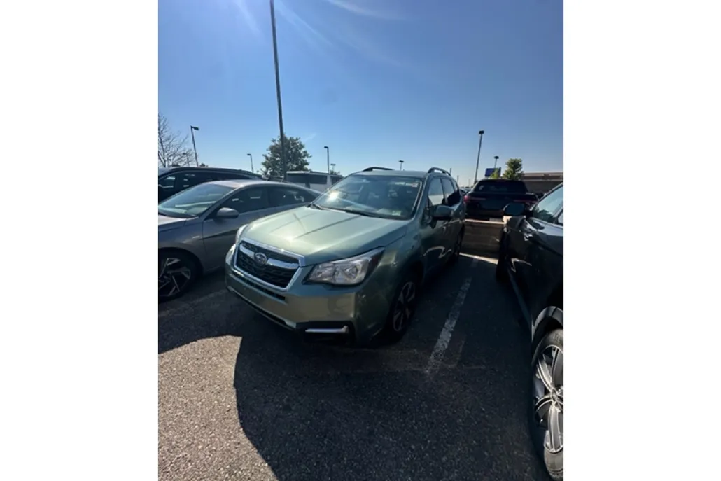 2018 Subaru Forester Premium photo 1