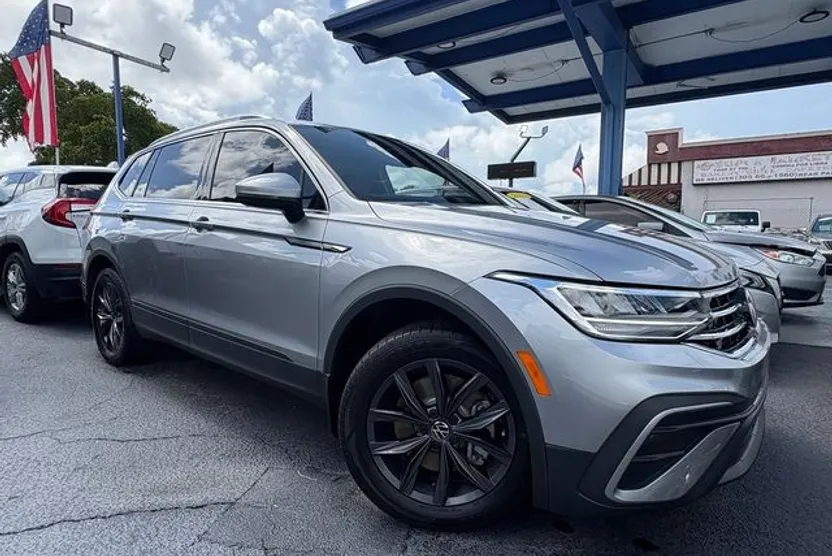 2022 Volkswagen Tiguan SE photo 1