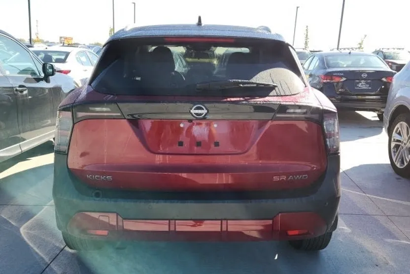 2025 Nissan Kicks SR photo 1