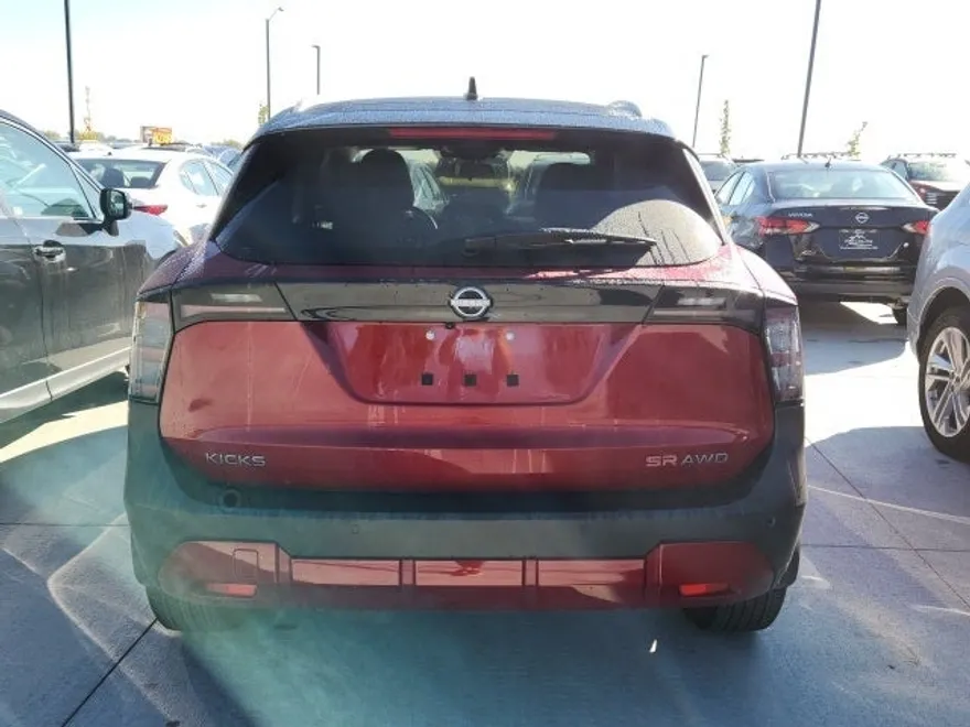 2025 Nissan Kicks SR photo 1