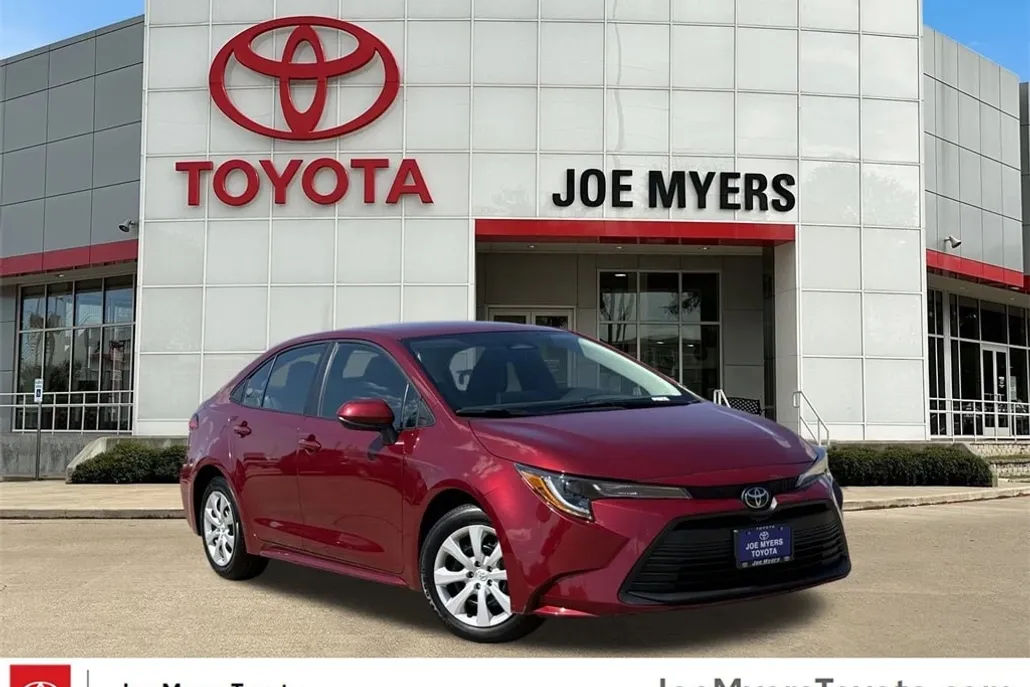 2024 Toyota Corolla LE photo 1