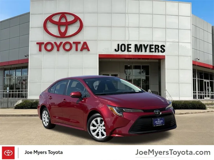2024 Toyota Corolla LE photo 1
