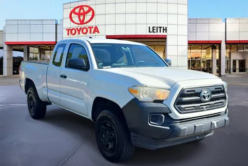 2017 Toyota Tacoma SR photo 3