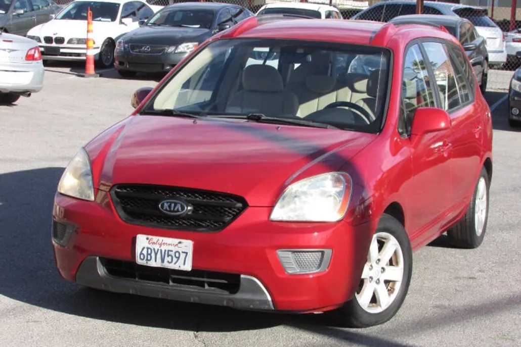 2007 Kia Rondo LX photo 1