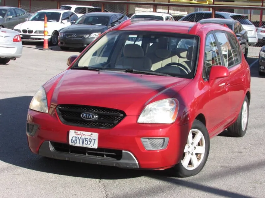 2007 Kia Rondo LX photo 1