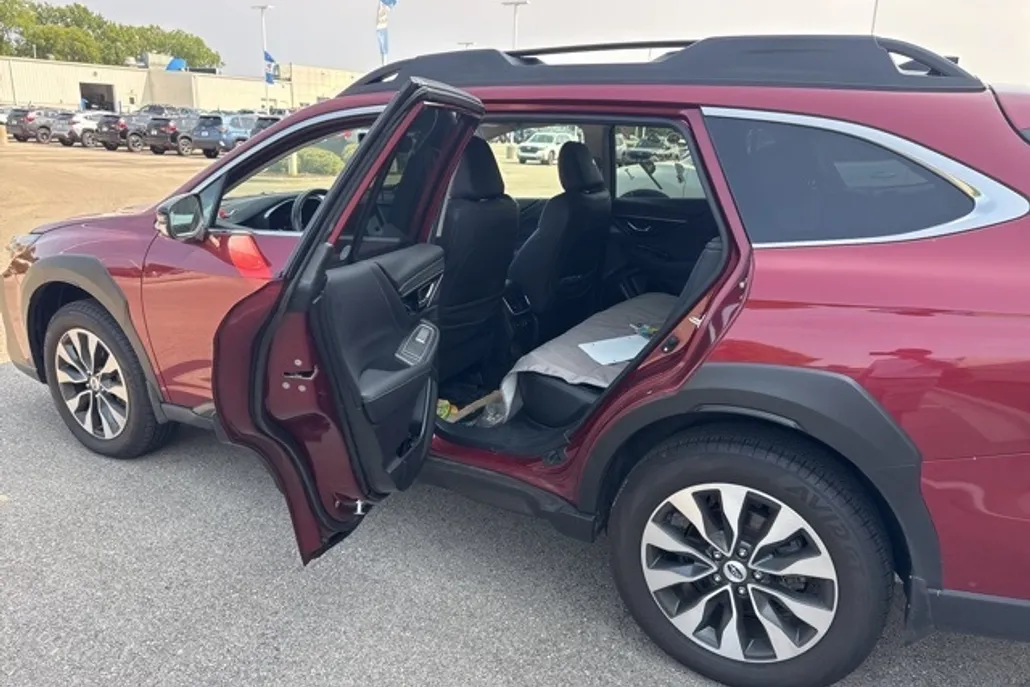 2023 Subaru Outback Limited photo 1