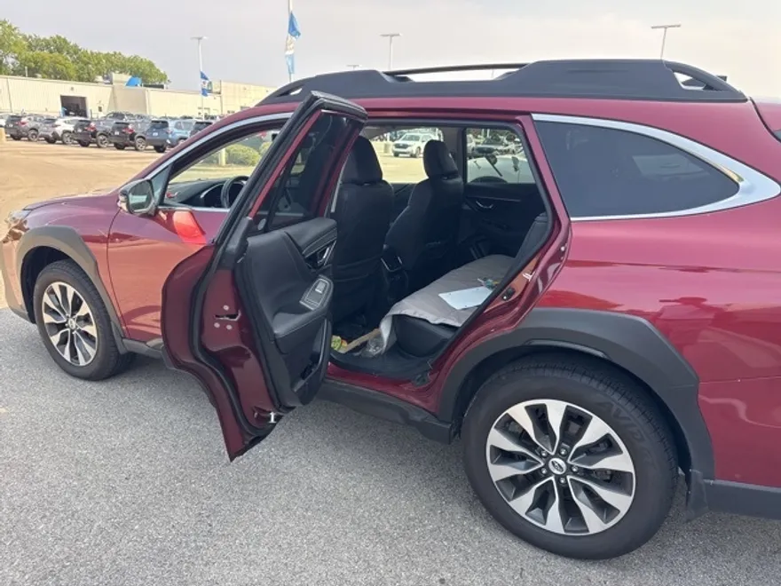 2023 Subaru Outback Limited photo 1