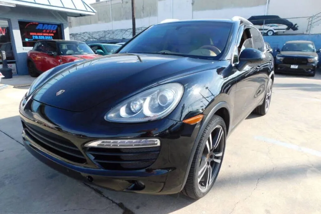 2014 Porsche Cayenne photo 1