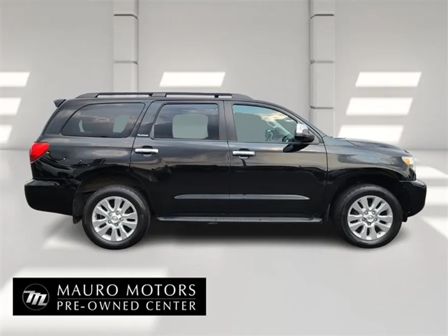 2017 Toyota Sequoia Platinum photo 1
