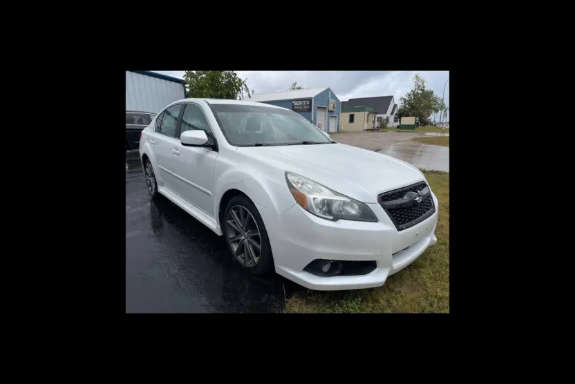 2013 Subaru Legacy 2.5i Premium photo 1