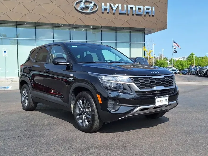 2022 Kia Seltos LX photo 1