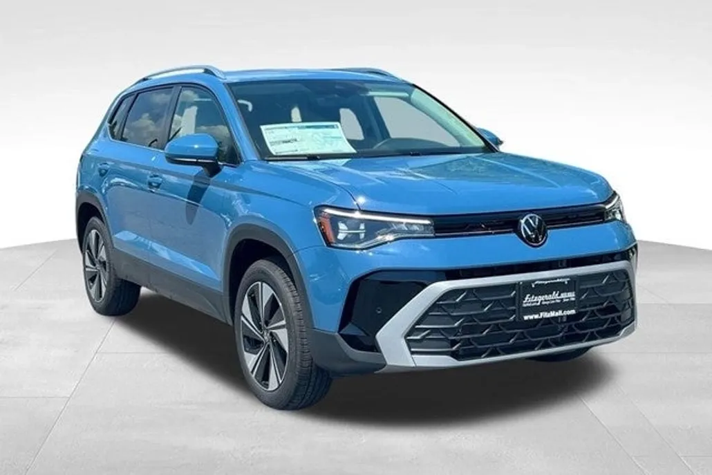 2025 Volkswagen Taos SE photo 1