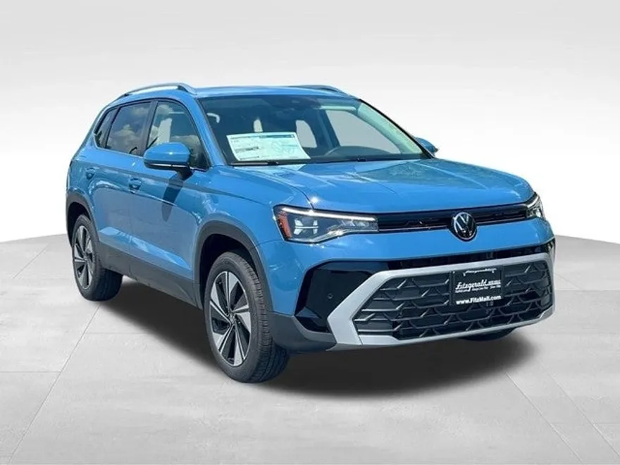 2025 Volkswagen Taos SE photo 1