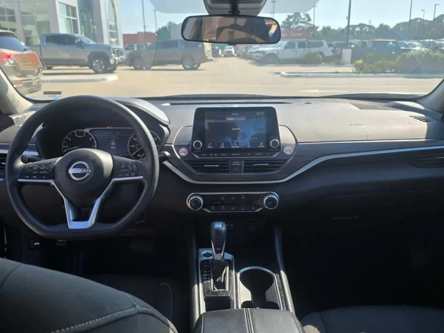 2024 Nissan Altima 2.5 SV photo 1