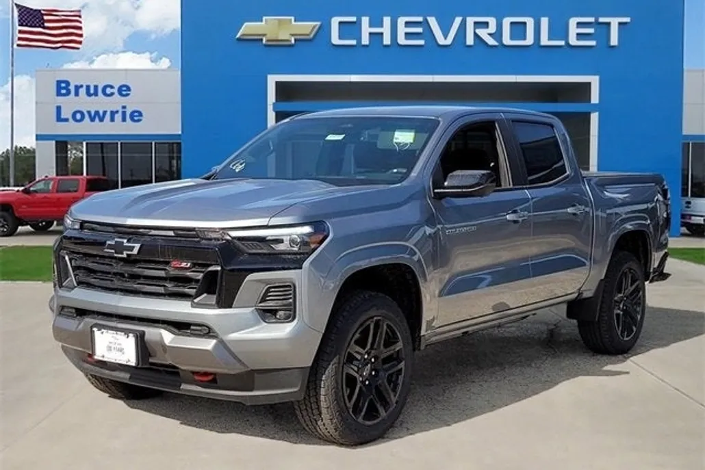 2025 Chevrolet Colorado Z71 photo 1