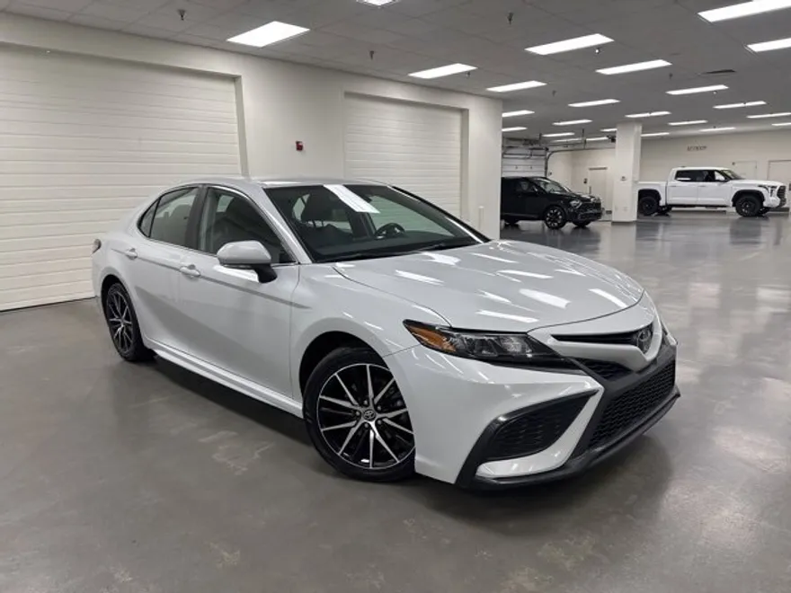 2023 Toyota Camry SE photo 1