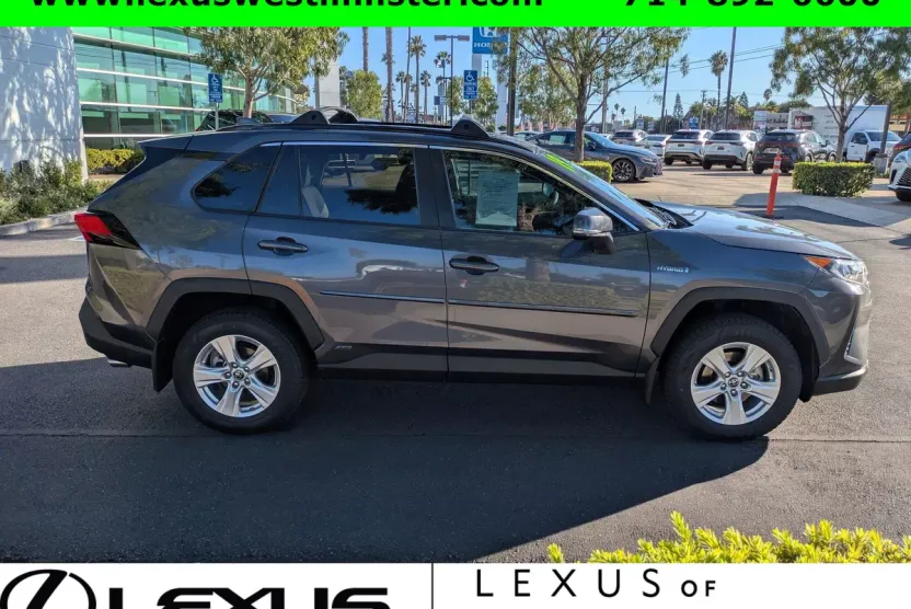 2019 Toyota RAV4 Hybrid XLE photo 1