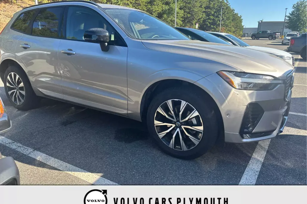 2025 Volvo XC60 B5 Plus photo 1