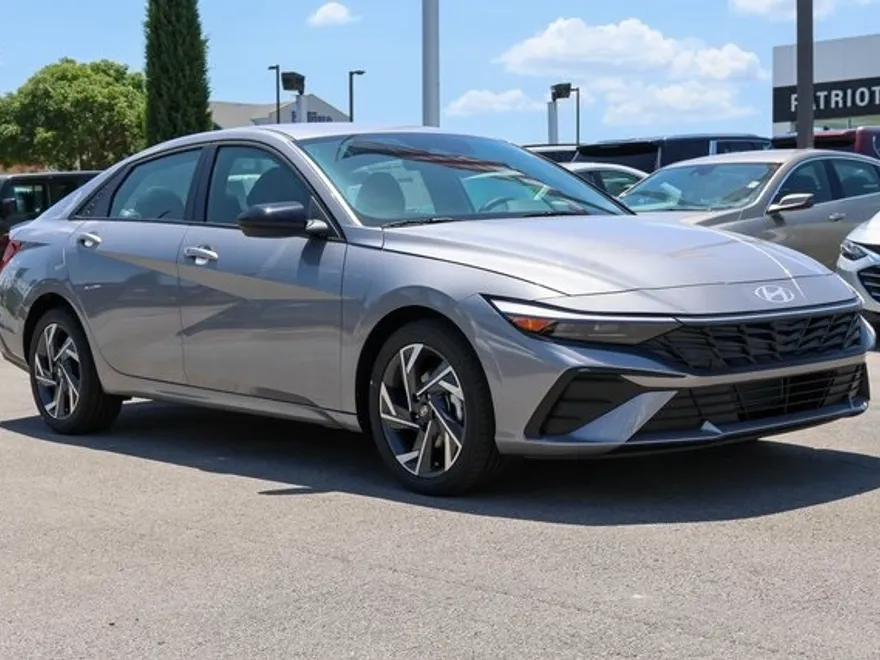 2025 Hyundai Elantra SEL Sport photo 1