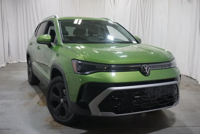 2025 Volkswagen Taos SEL photo 1