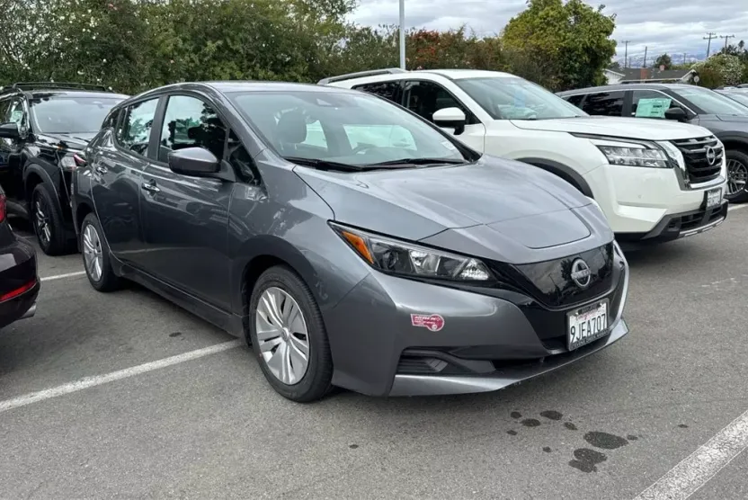2024 Nissan Leaf S photo 1