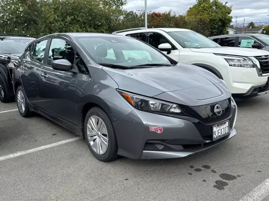 2024 Nissan Leaf S photo 1