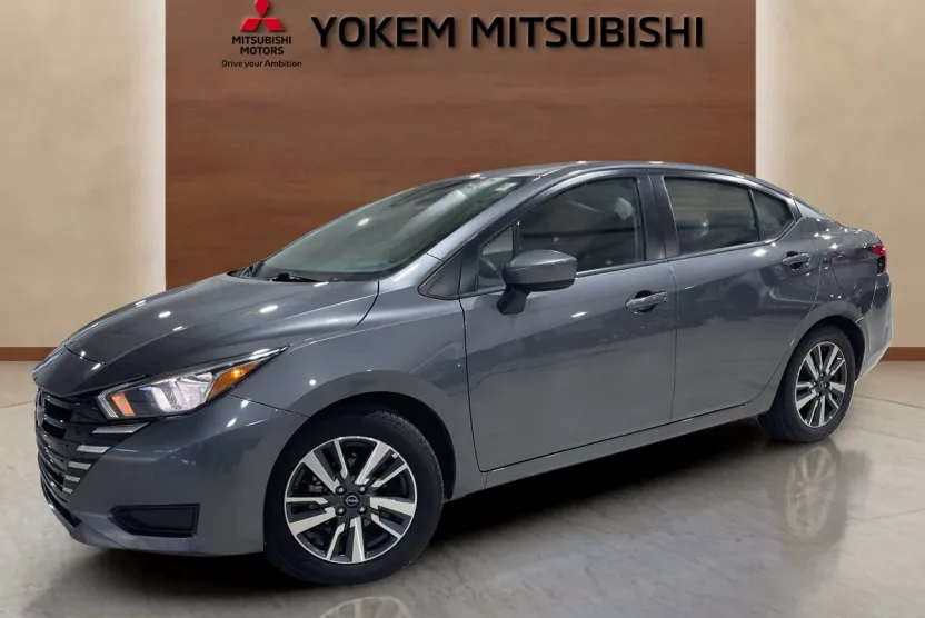 2023 Nissan Versa SV photo 1