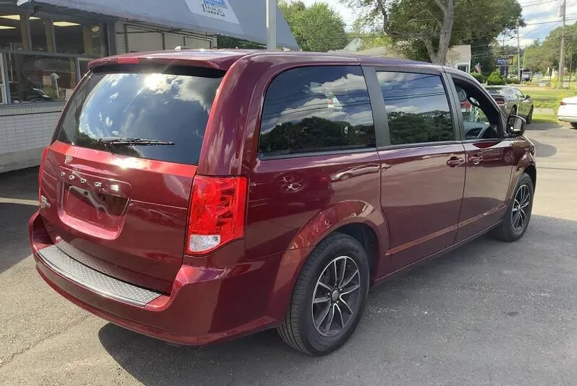 2019 Dodge Grand Caravan SE photo 1