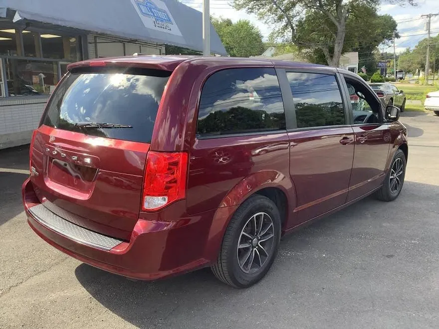 2019 Dodge Grand Caravan SE photo 1