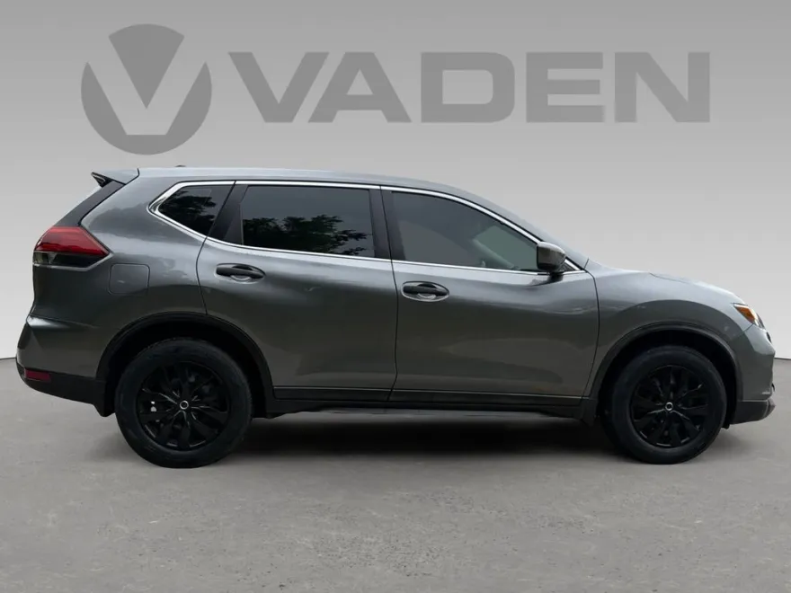 2020 Nissan Rogue S photo 1