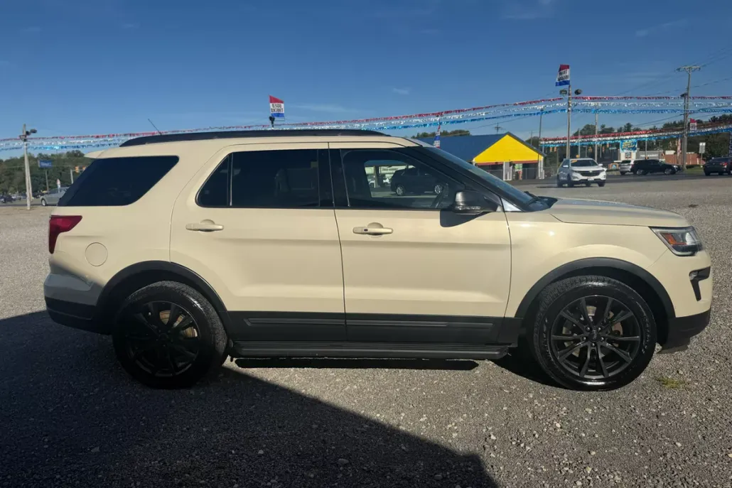2018 Ford Explorer XLT photo 1