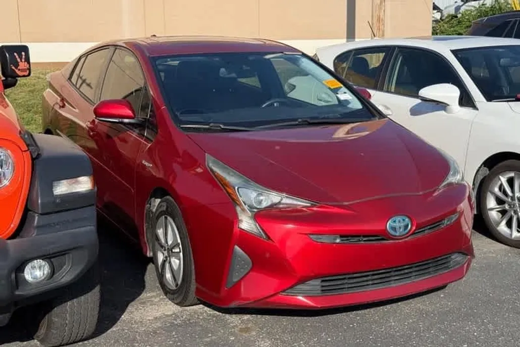 2017 Toyota Prius Four photo 1