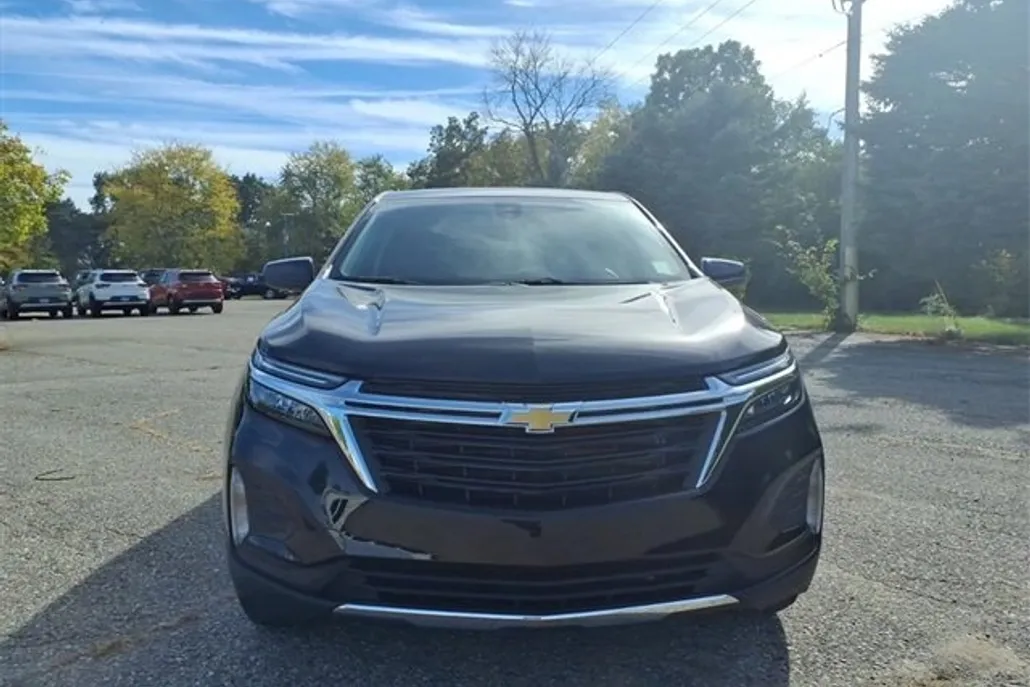 2022 Chevrolet Equinox LT photo 1