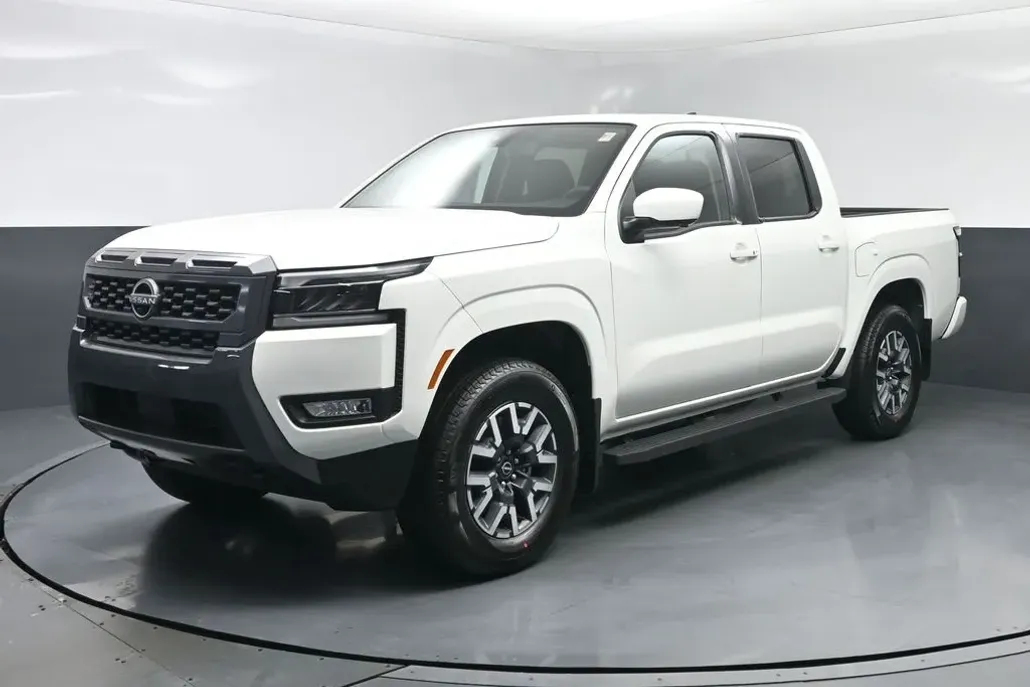 2025 Nissan Frontier SL photo 1