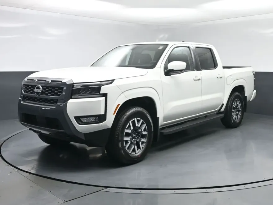 2025 Nissan Frontier SL photo 1