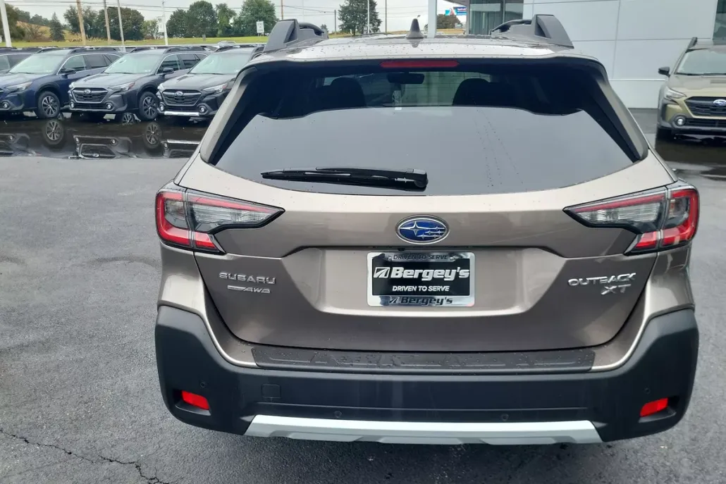 2023 Subaru Outback Limited XT photo 1