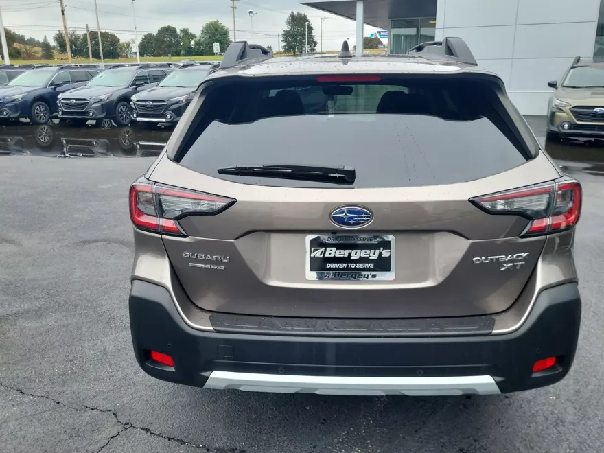 2023 Subaru Outback Limited XT photo 1