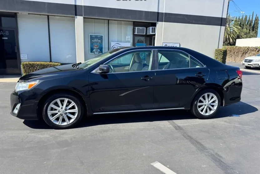2012 Toyota Camry XLE photo 1