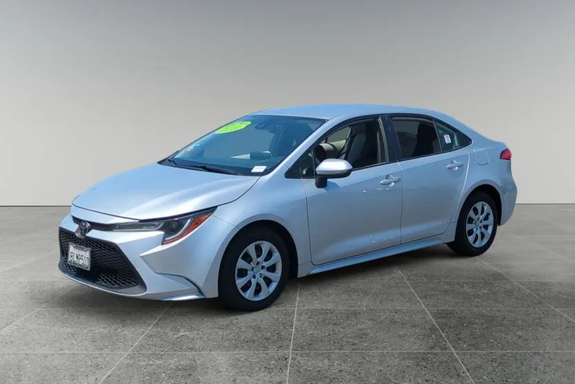 2020 Toyota Corolla LE photo 1